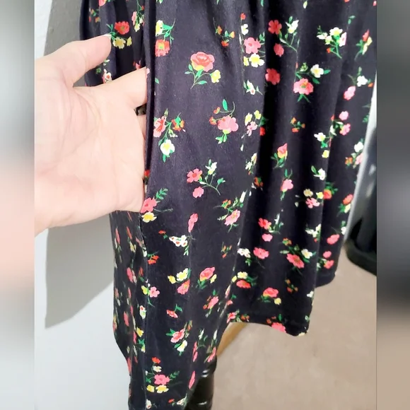 Floral Smocked Romper Women’s Size Medium Black Summer Pockets Stretchy - Picture 4 of 10